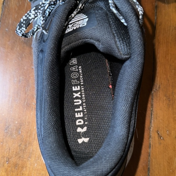 Under Armor Training Shoes - Picture 4 of 6